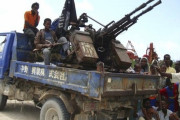 海外「お前らの国の戦車や装甲車両は何？」日本「転用されたトラックだ」