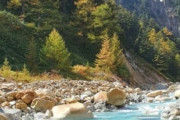 海外「美しいところだ…何で水がこんなに青いんだろう？」初秋に撮影された長野県大町の絶景（海外の反応）