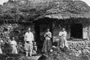 韓国人「朝鮮人が藁葺き屋根の家に住んで居た頃、日本は戦艦大和と空母を作り、東南アジアを廃墟にし、アメリカ海軍を窮地に追い込んで居た」　韓国の反応