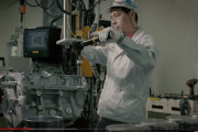 日産GT-Rのエンジンを手作りで作り上げる「匠」が素晴らしいと海外感動