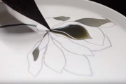 海外「本物の芸術作品だ」瀬戸で活動する日本の陶芸家の染付風景を見た海外の反応