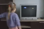すごく有能なちびっこ修理屋。テレビが映らない・・・そんな時はエンジニアを呼んでください！海外の反応