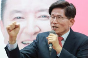 韓国人「売るのを知らなくて」放置したら大儲け！キム・ムンス元長官、2万ウォン台で買ったSKハイニックス株がとんでもない収益率に！
