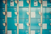 日本の廃墟コインロッカーに潜入する「日本人はどんな仕事でも徹底的にやるということ」「普通の生活の舞台裏を見るのが大好き」海外の反応
