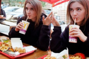 「イギリスとアメリカでこんなに違うなんて！」マクドナルドのドリンク容量の比較