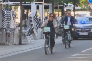 スペイン環境大臣、環境サミット会場にわざわざ自転車で登場…偽善批判が殺到[海外の反応]