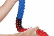 アメリカ人「1個4000kcalのグミが売ってるの、俺達の国だけだよな」