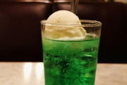 日本の純喫茶に外国人が興味津々　お馴染みのメロンソーダも話題に