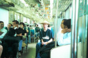 日本大好き外国人さん、イカした帽子をお被りになる　