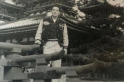 外国人「祖父が日本で記念撮影した場所を知りたい！これはどこなの？」