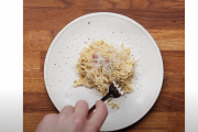 【海外の反応】「日本のラーメンがイタリアと融合しました！」日本のラーメン・カルボナ～ラ！