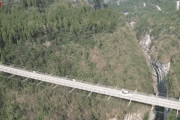 ペラペラなんだけど…薄すぎて怖い吊り橋