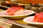 【韓国の反応】コロナでも年間売上高2兆ウォン。日本の’1000ウォン寿司’が大ヒットした理由。韓国の反応「どの原産地の魚を使うのか。韓国の寿司屋は高すぎる。」