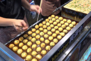 海外「エレガントだ」大阪のストリートフード特集！たこ焼きの技に驚き