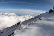 海外「悲報、富士山に登っていた人がニコニコ生配信中に落下して行方不明になる」