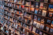 外国人「大阪のユニークすぎる本屋の写真を撮ってみたよ！」