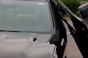 カッコいい車だけど盗んでも乗れないぞ。車椅子でもひとりで乗れるスーパーカスタム車。海外の反応