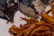 韓国人「現在韓国で炎上しているゴミの様なボッタくり料理がこちらです‥」→「これで2000円‥（ﾌﾞﾙﾌﾞﾙ」　韓国の反応