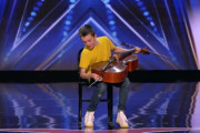 【海外オーディション】物凄い情熱を発しながらチェロでアリアナ・グランデを演奏する少年が凄過ぎる件　海外の反応
