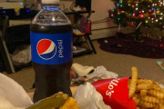 アメリカ人「ゲームを始める時に用意した食事だがお前らどうだ？」