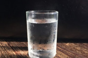 ある老人がお店に水を要求→感動の結末！人々の温かさに涙が止まらない 海外の反応
