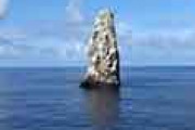 海外「なぜかゾッとするね」 日本本土から550km離れたロトの妻（蒼風岩）に興味津々