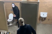 【動画】チェンソーを持って一般人を追いかけるドッキリ、超えてはいけないラインを超えてしまい動画が削除されるｗｗｗ　海外の反応