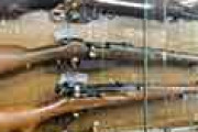 外国人「東京に銃マニアにはたまらないお店があったぞ！」