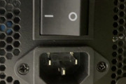 PCサポートの嘆き「起動しないPCが届いたので確認したら…見たことのない電源コネクタになっていた」
