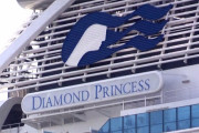 海外「この対応はダメ！」「でももしこれが自国で起きたら…」クルーズ船乗客の一部に下船許可。日本政府の対応に議論