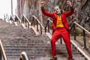 映画『ジョーカー』の階段シーンを近隣住民が撮影、不審者感がリアルと話題に