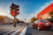 【Xの車窓から】ファストフード店から出てきた車が堂々と信号無視　ほか