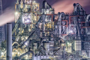 【海外】「FFVIIみたいだ！」ライトアップされた幻想的な三菱セメント工場が話題に！