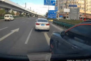 なぜ自らアイヤーしにいくのか！？中国交通事故映像集11月23日版