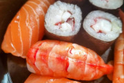 外国人「地元に初めて寿司レストランが出来たんだがどう思う？」