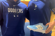 ド軍元有望株が大谷翔平のサイン入りスパイクをオークションに出して海外大騒ぎ！（海外の反応）