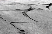 日本の地震で地面が動いている…「地面から水が湧いてくるのは、本当に怖いですね」「今日まで見てきた中で最悪の映画の一つ」海外の反応