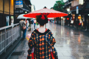 日本の京都であまりにも失礼すぎる外国人観光客が現れてしまう【タイ人の反応】