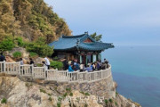 韓国人「結婚相手探しに寺へ？仏教系婚活イベントの競争率が過去最高に」→「女性257倍、男性166倍…」
