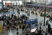 「前例を作れば一気に崩れる」韓国で難民受け入れに反対論、仁川空港で10歳児が父親と1年以上生活