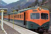 韓国人「1950年代の日本鉄道を見て驚いた…当時の電車にここまで完成度があったとは」→「今見てもレトロでカッコいい…（ﾌﾞﾙﾌﾞﾙ」