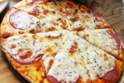 日本の東京で世界最高のピザを食べる！？「旅が延期になってしまったんだ…」「食べ物目当てで日本に住んでます！」海外の反応