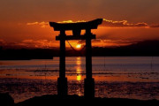 早朝に日本の神秘的な山の神社へ行ってみた結果→「平和で落ち着くわ～」「鬱が癒される」海外の反応