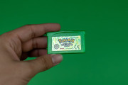 日本人「ポケモンエメラルドが落ちてるかと思ったらアレだった」→思った以上に似てて笑ったｗｗｗ【台湾人の反応】