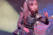 MOAMETALと新し学校のリーダーズのMizyuの写真　“手をつないでてすげえキュートだ”　【海外の反応】