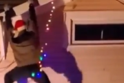 今年のクリスマスはこれできまり！家を飾るクリスマスのイルミネーション。海外の反応