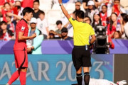【アジア杯】韓国人「中国人審判が韓国人選手の危険プレーにイエローを出しまくり、韓国のファンが主審にブーイングを浴びせてしまう‥」　韓国の反応