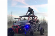 ATVで池を渡ってみせるぜ～お前ルーフ上な
