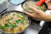 外国人「この肉うどん見て俺は日本に行く決意をしたんだよね」