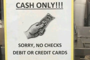 アメリカ人「お前らの国では未だに現金払いをしてないよな？」